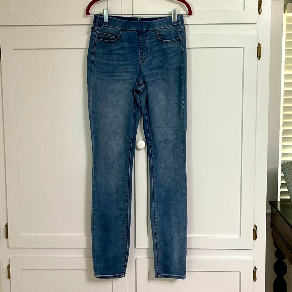 Lands End Women's Mid Rise Pull on skinny jegging. Size 4. Great condition.
